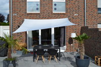 Vierecksegel 2,5 x 3 m Farbe  hell silbergrau komplett mit elastischen Spanngurten u. Montagematerial